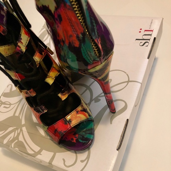 Multi color heels - Picture 3 of 3